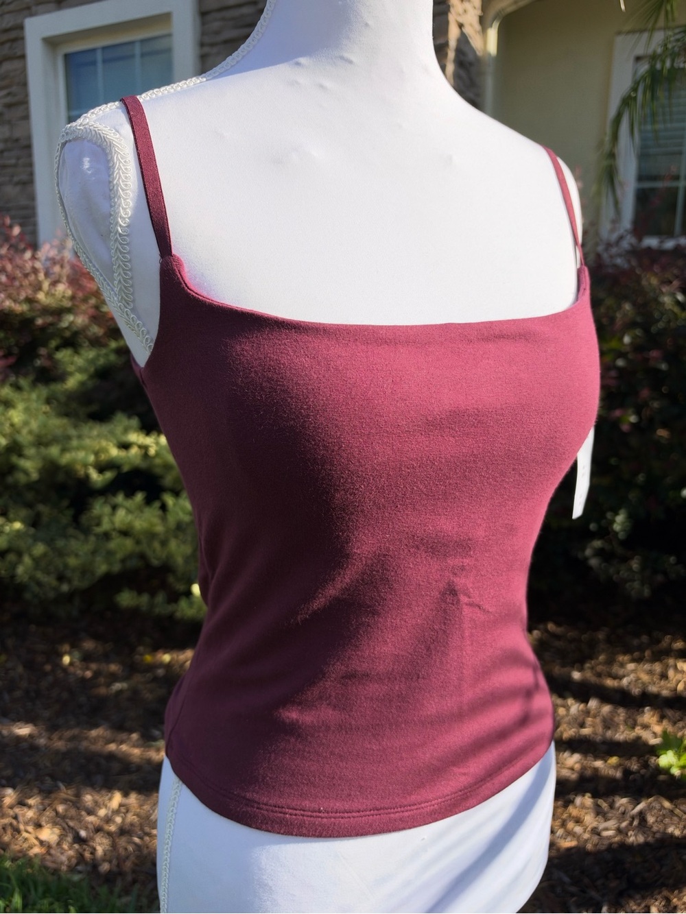NWT🌷Women's Burgundy Square-Neck Tank Top with Built-in Bra.